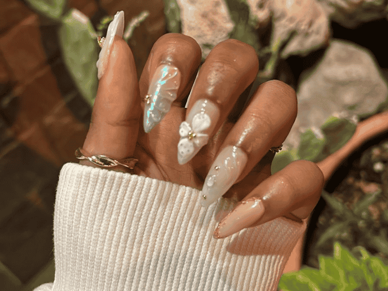 Riri Nails Oman GelX nail extension with beautiful 3D minimal floral nail art for elegant nails